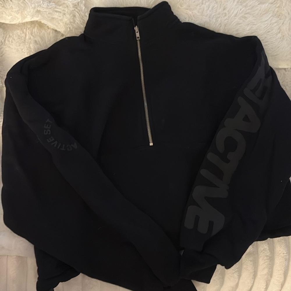 Set active half zip